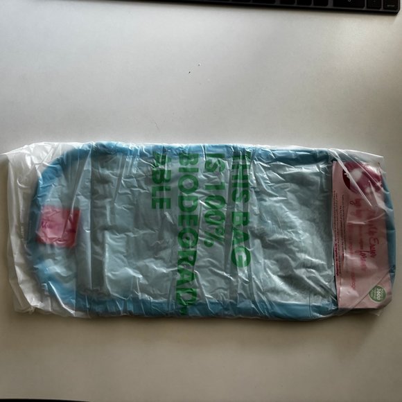 *NEW IN BOX* The Original MakeUp Eraser - Chill Blue - Picture 3 of 4